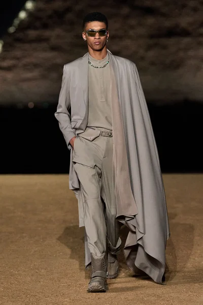 Look 32